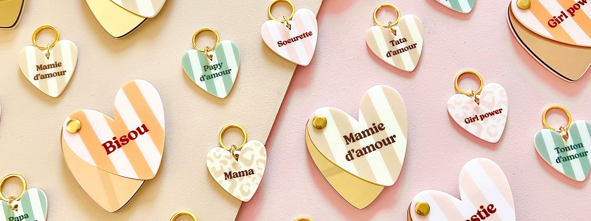 Porte-clés cœurs en plexiglas rayé personnalisés Mamie d'amour, Bisou et Tata d'amour